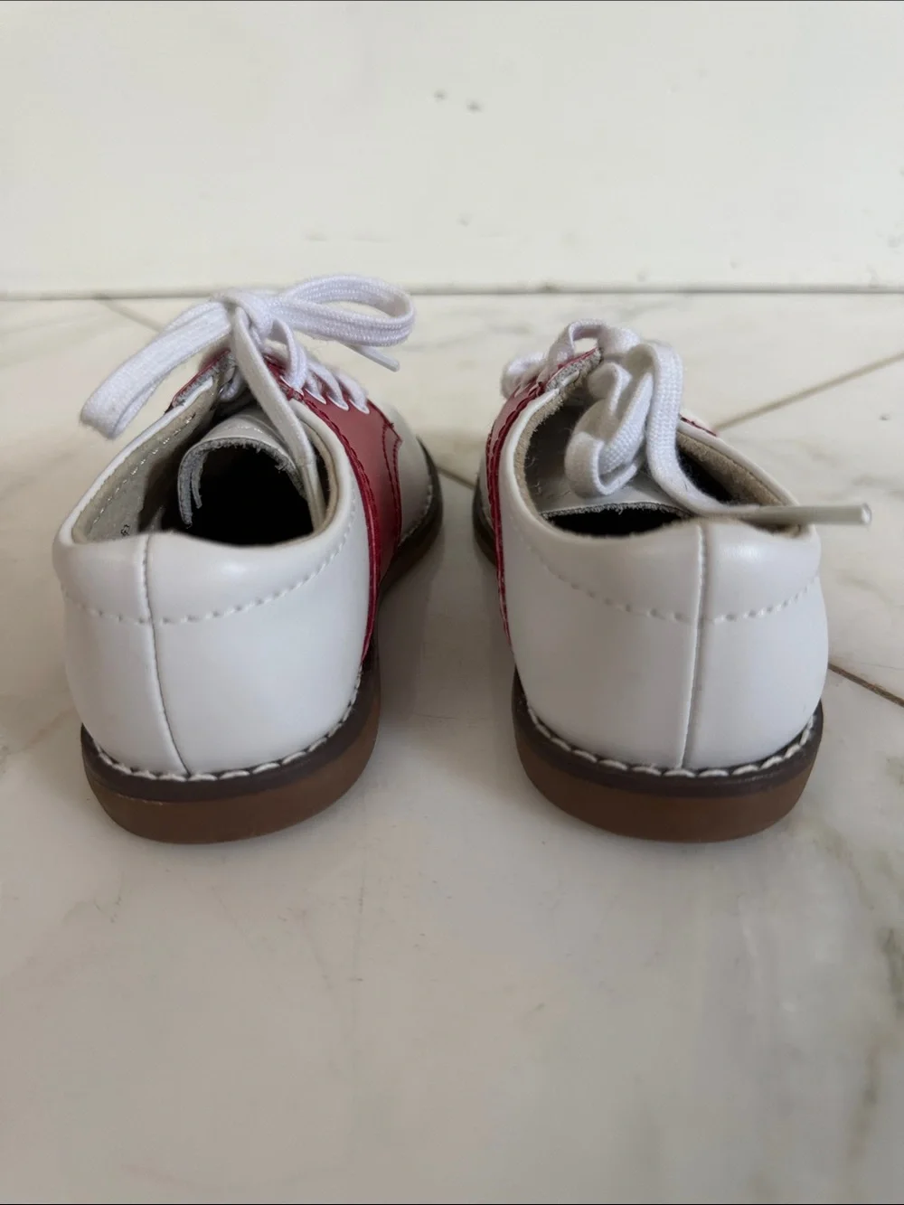 Footmates Cheer red and white leather lace up saddle shoes baby toddler size 6